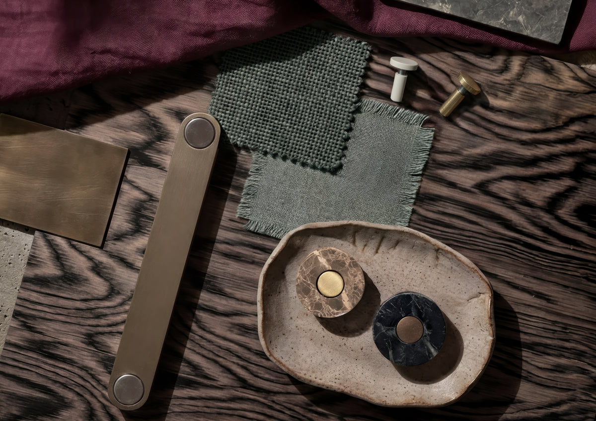 Ensemble cabinet handles in timber, metal and marble